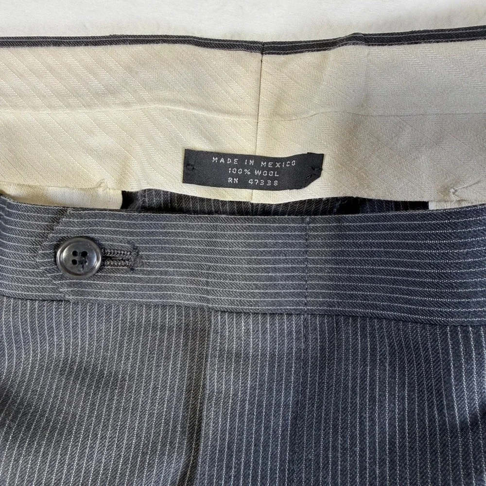 Jones New York 2 Piece Suit Men's Size 42L Pants 36X33 Gray Pinstriped 100% Wool